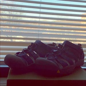 L.L.Bean- Keen Blue Depth/Gargoyle Summer Sandals,